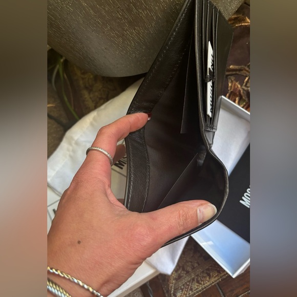 Authentic MOSCHINO Italian Leather logo Bifold wallet - Picture 5 of 16